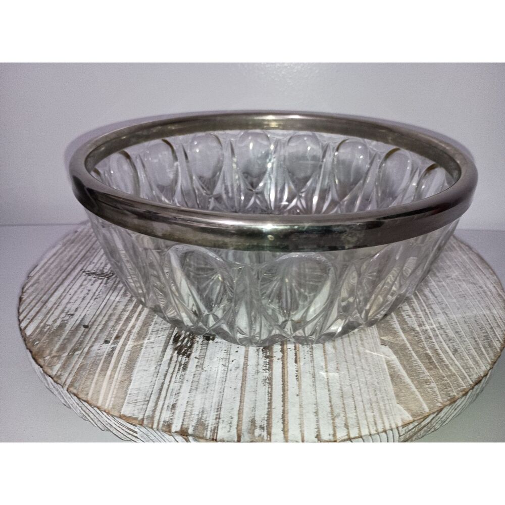 Vintage - Two Cut Glass Serving Bowls with Silver-Plated Rims Pre-Owned) - Picture 5 of 10